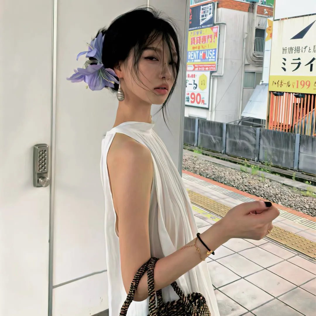 照片中的女孩